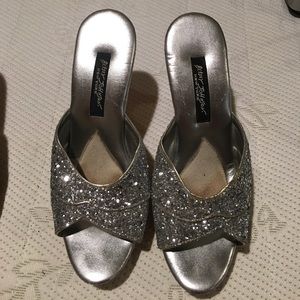 Silver sparkle Betsey poly pumps!